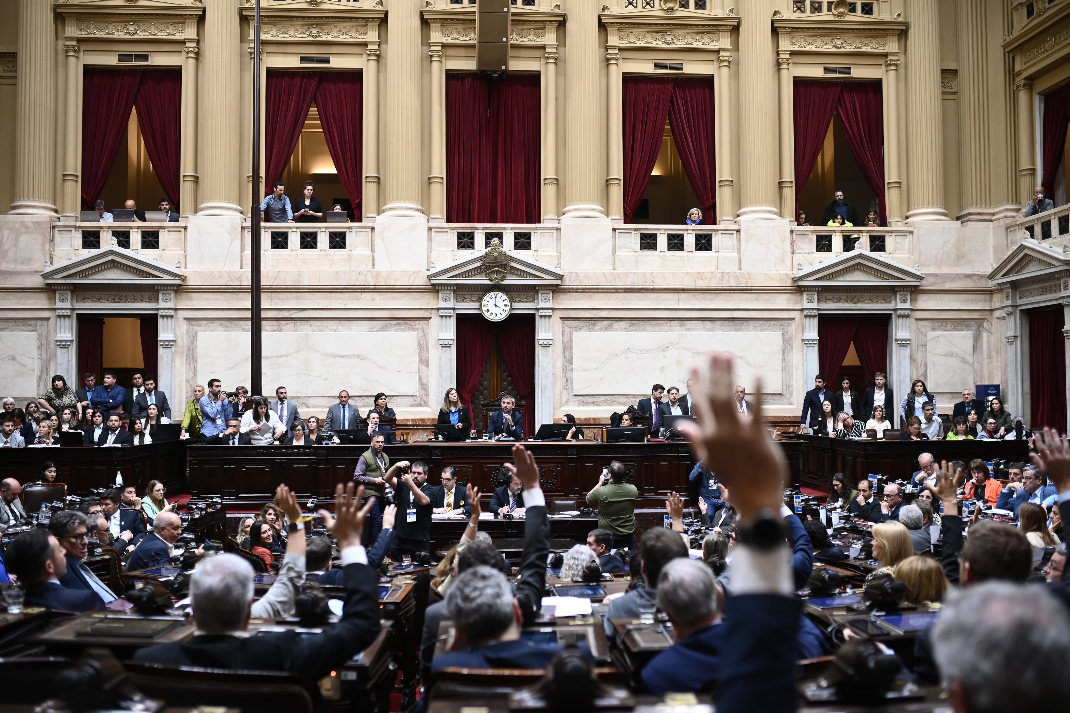 Quiénes fueron los nuevos 85 “héroes” que blindaron veto de Milei