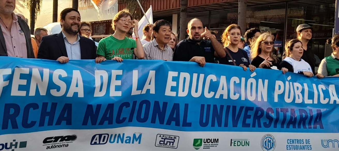 Más de cinco mil personas se movilizaron en Posadas en defensa de la Universidad Pública
