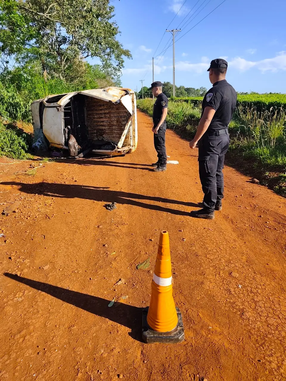 Conductor volcó con su camioneta y murió uno de sus hijos