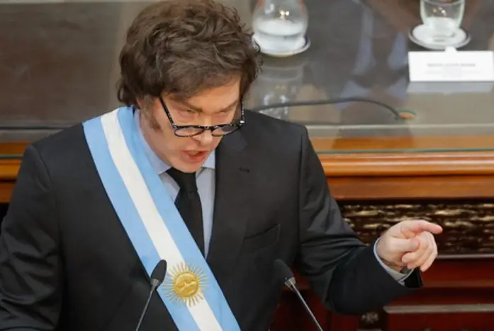 Presentaron una denuncia penal contra Milei por el acuerdo con el FMI vía DNU