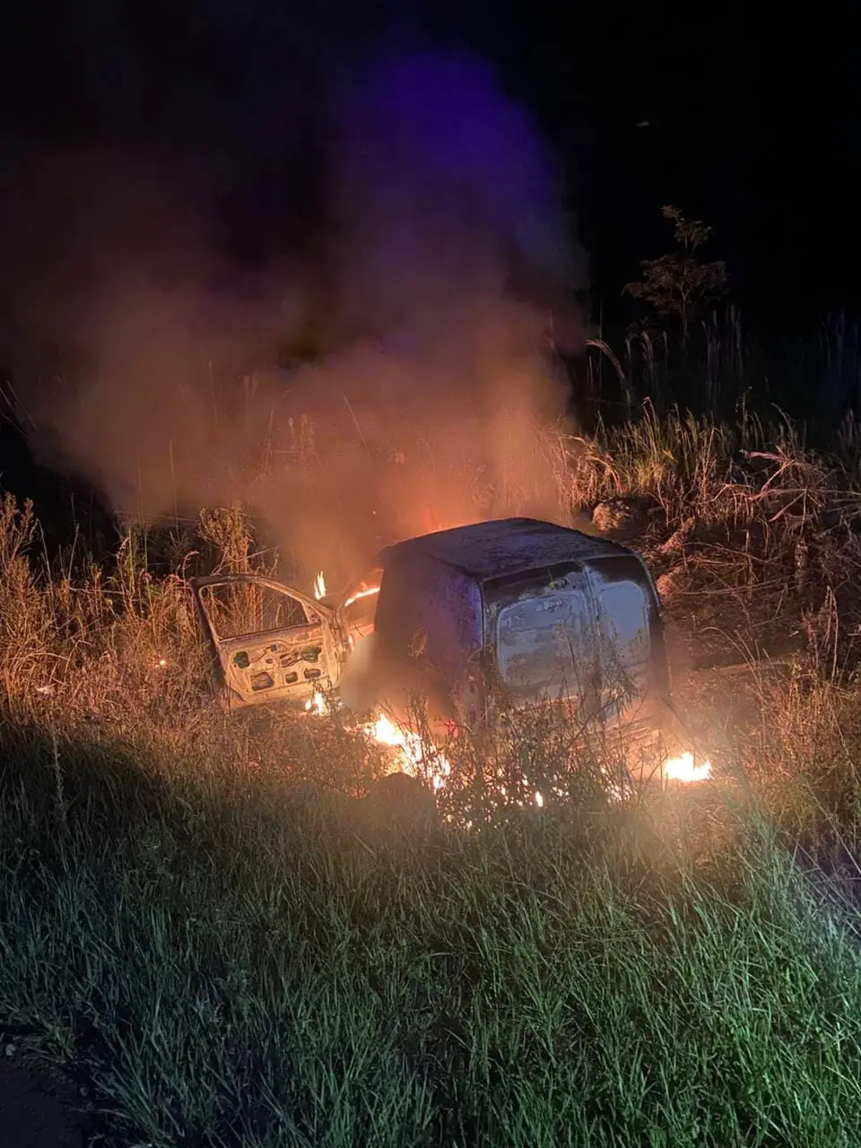 Joven murió calcinado tras despistar e incendiarse su auto