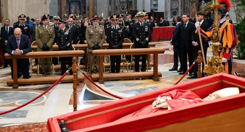 Cierran el féretro del papa Francisco