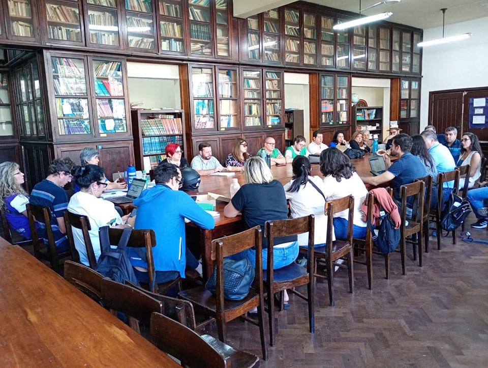 Asambleas docentes en las escuelas para analizar el “acuerdo a la baja” de UDPM
