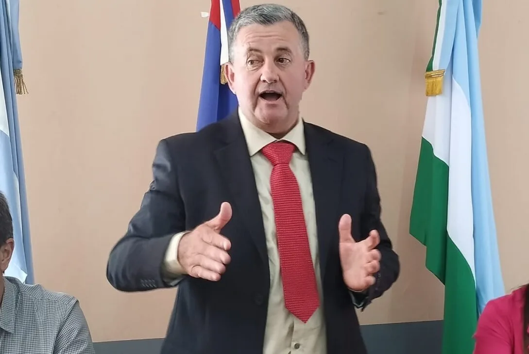 Dos de Mayo: El alcalde “le está vendiendo combustible al municipio”