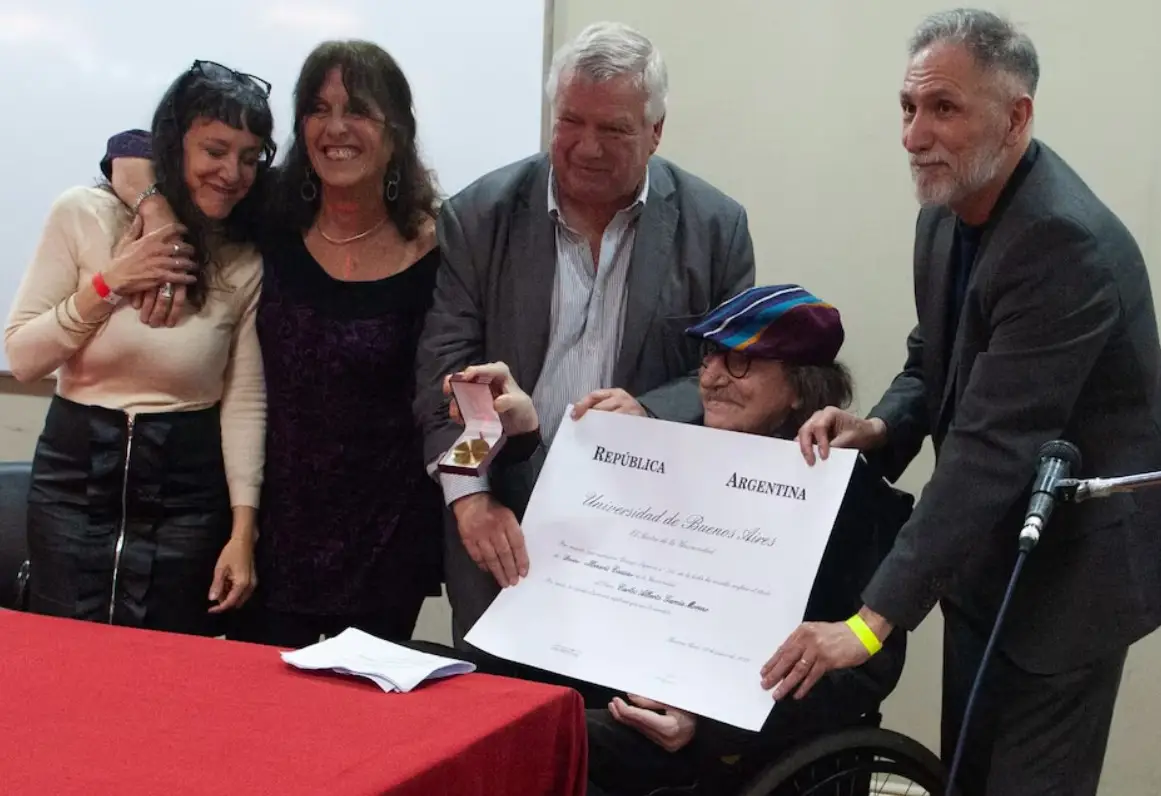 Charly García recibió el título de Doctor Honoris Causa en la UBA