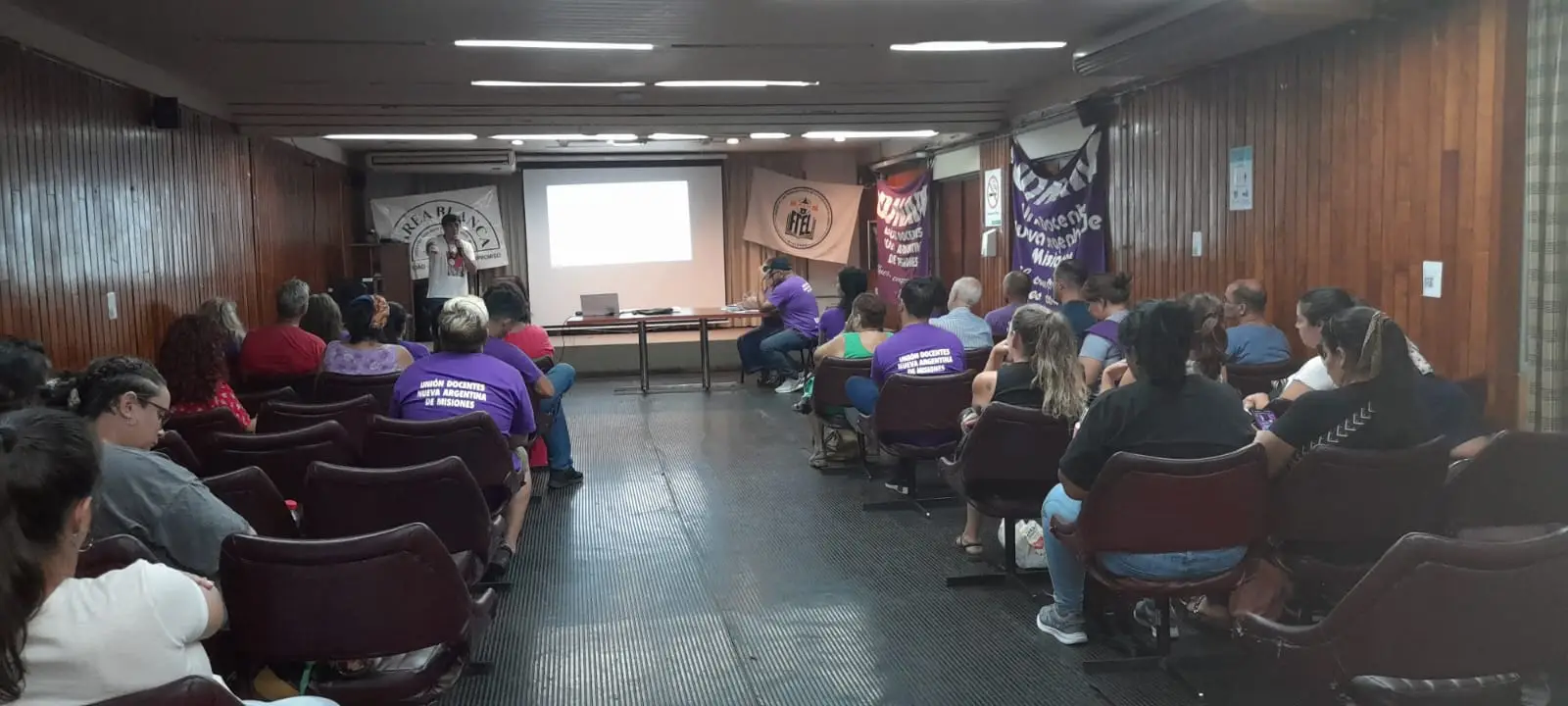 Desde el 2023, los docentes misioneros perdieron el 70% de su salario real