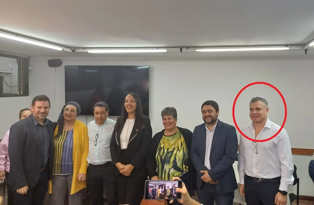Horas superiores “a dedo”: fuerte denuncia contra Oviedo