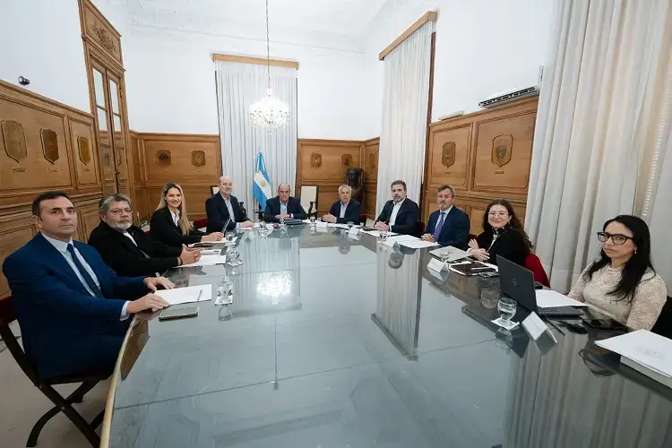 El gobierno de Milei acelera con la reforma laboral