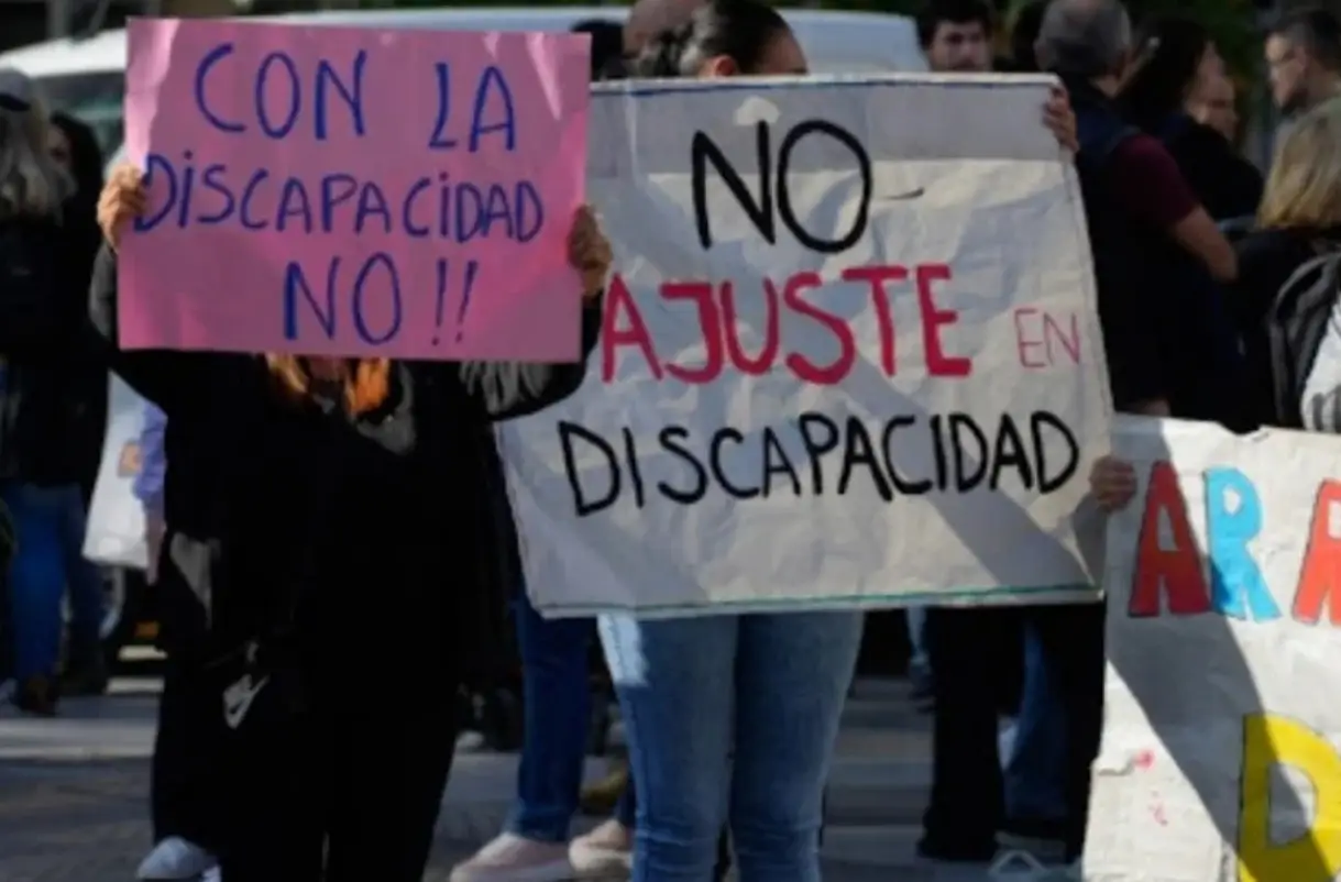 Movilización contra el veto de Milei a la Ley de Emergencia en Discapacidad