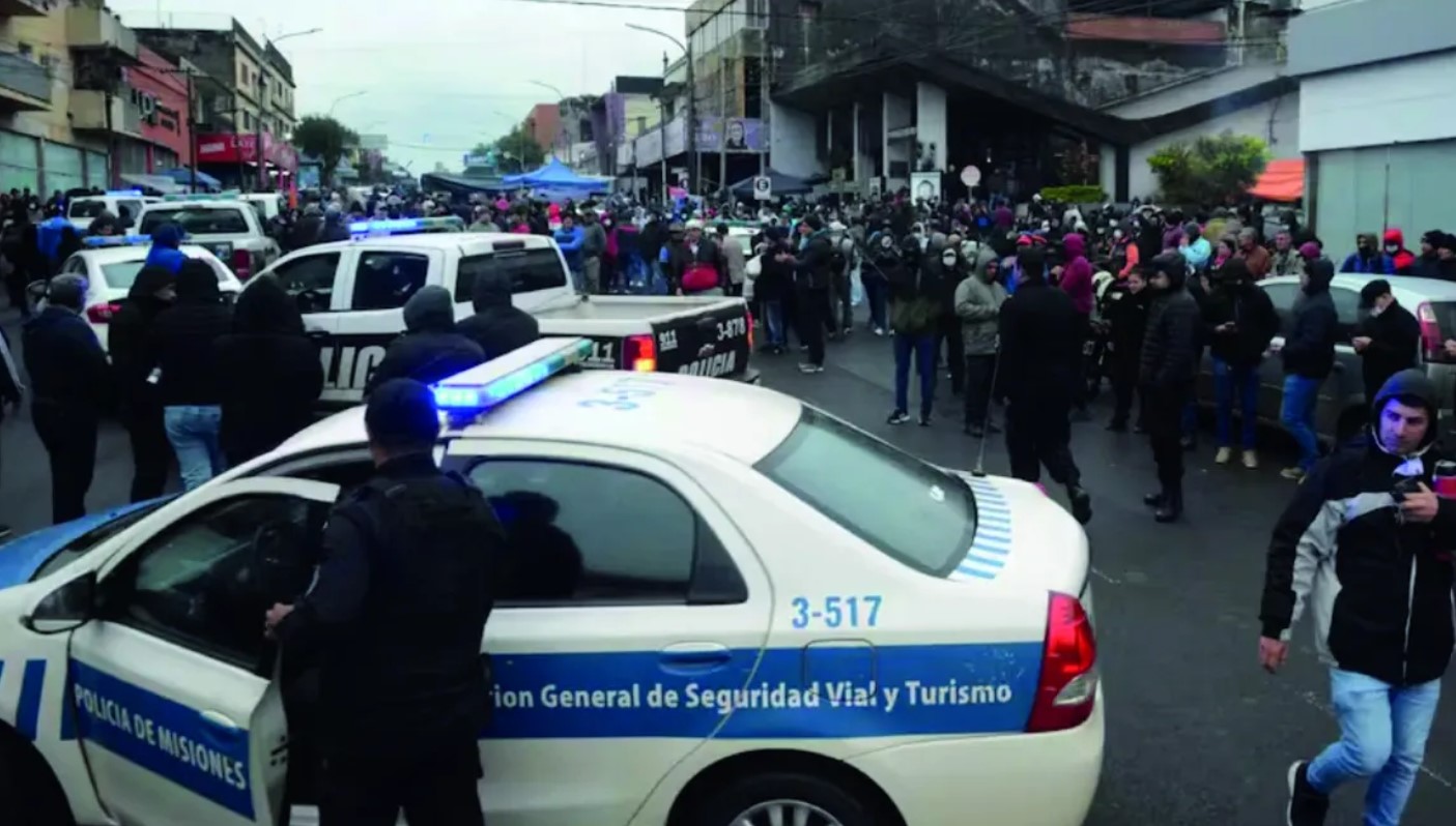 Detención, sumarios y malestar policial tras reclamos salariales