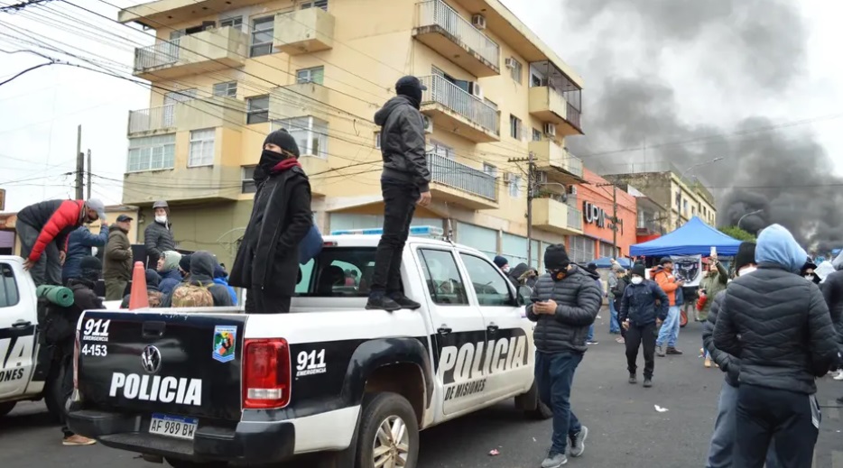Por el acampe policial citan a miembros del servicio penitenciario