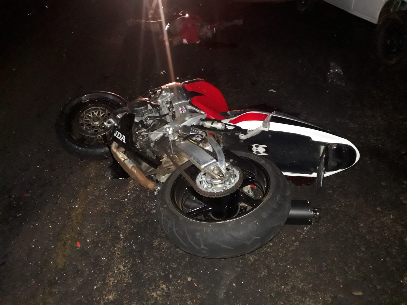 Un motociclista falleció en un triple choque en Alem