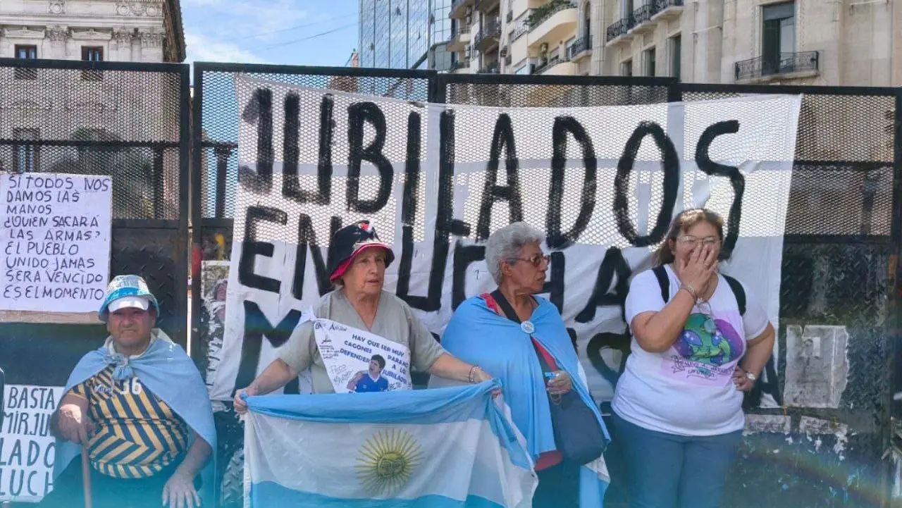 Incidentes en la marcha de jubilados: golpes y tironeos
