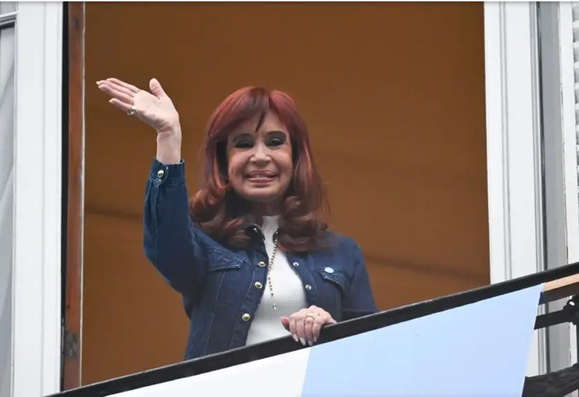 Cristina Kirchner fue trasladada a un sanatorio por una molestia abdominal