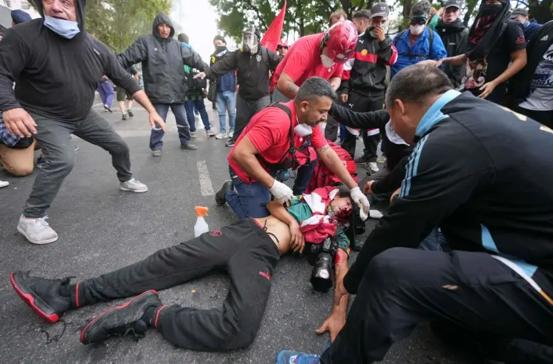 Pelea por su vida el fotógrafo herido en la represión a la marcha de jubilados