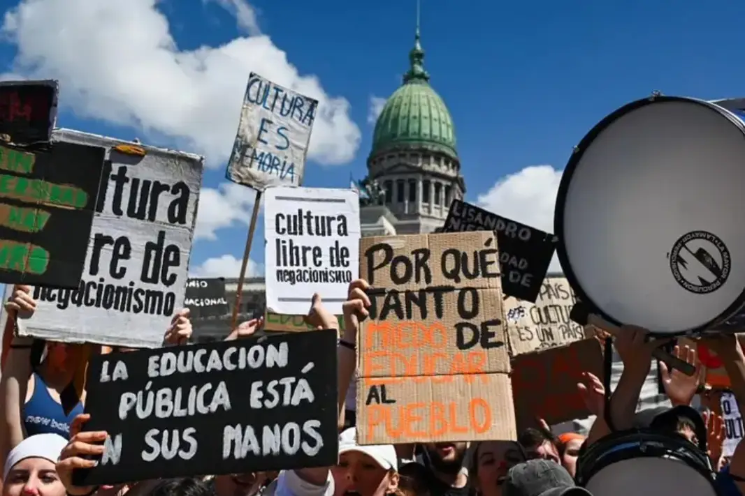 Milei vetó el financiamiento universitario y la recomposición salarial docente
