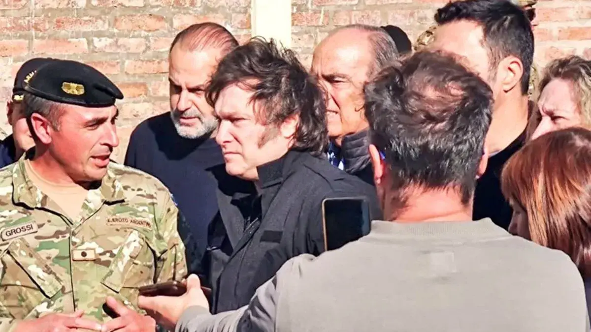 A seis días del temporal fatal, Milei llegó a Bahía Blanca para supervisar la asistencia