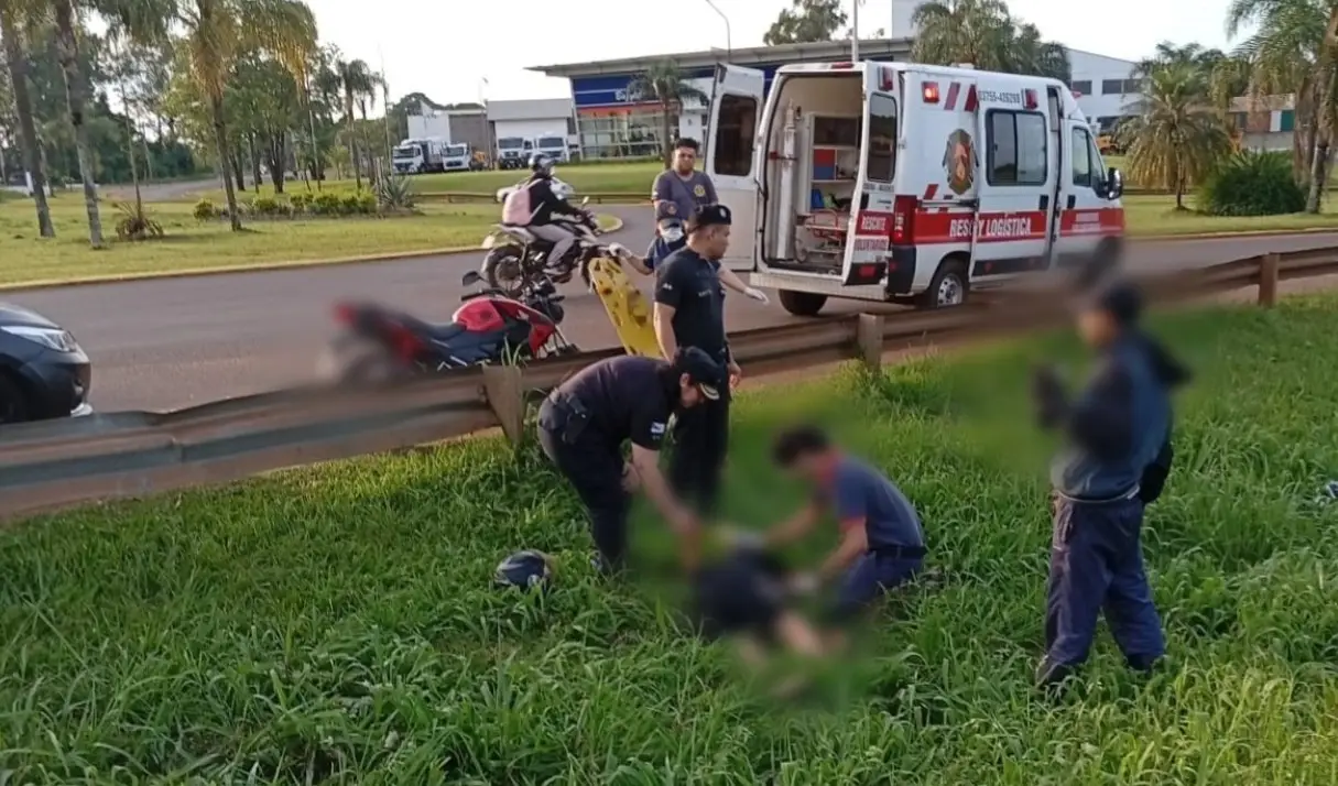 Oberá: despiste de motocicleta dejó dos heridos