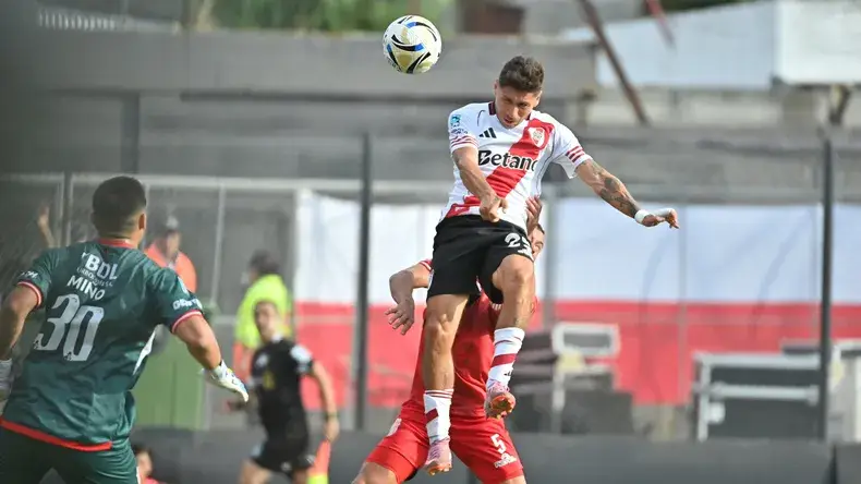 River ganó un duro partido ante Barracas