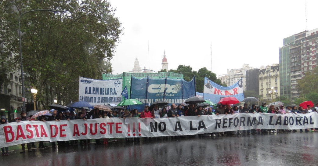 Reforma laboral: "apunta a facilitar despidos y derogar derechos" de los trabajadores