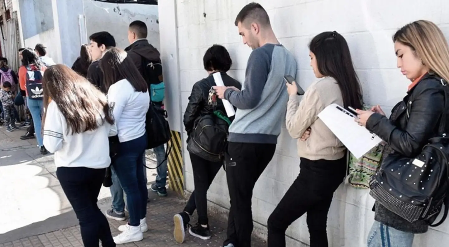 El desempleo subió al 6,4% durante el primer año de gobierno de Milei