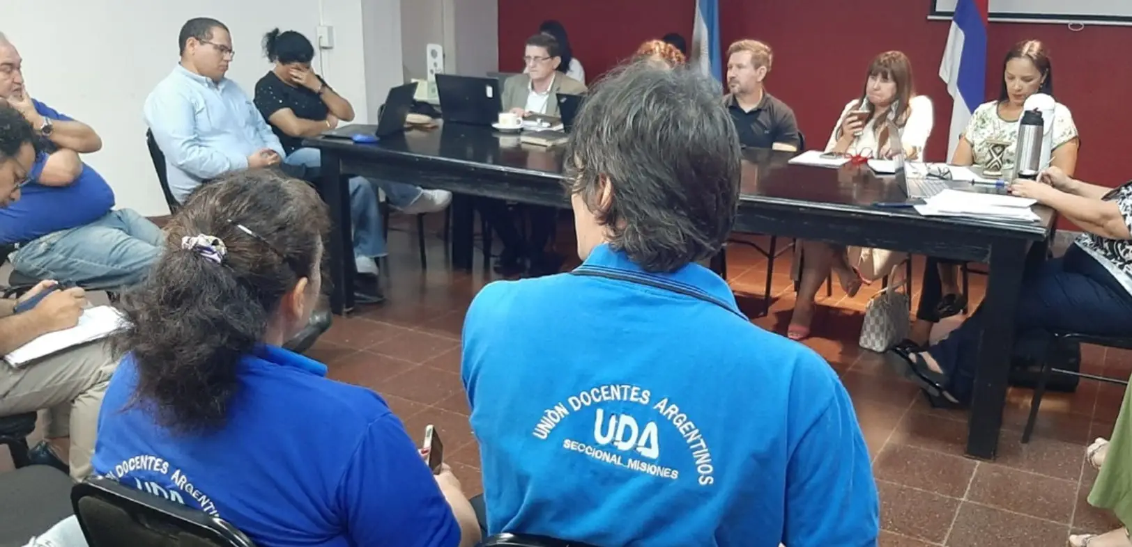 Gremios docentes exigen reunión urgente de la mesa salarial