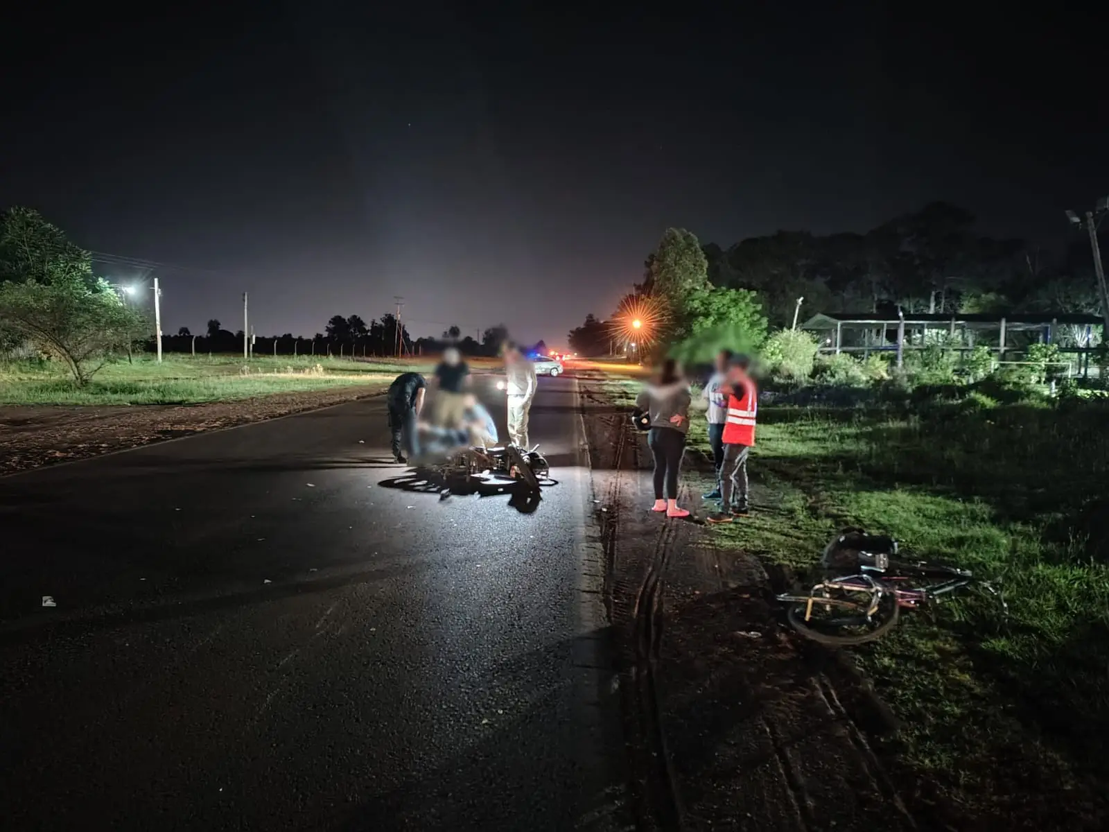 Posadas: Motociclista chocó contra una bicicleta y resultó herido