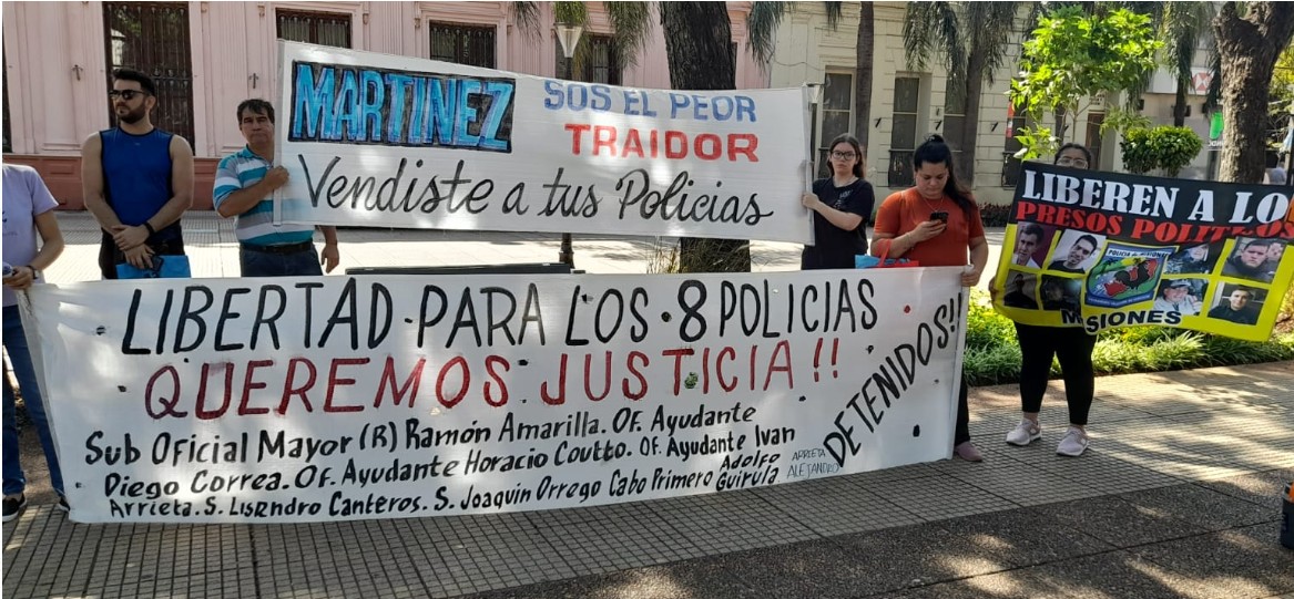 Familiares de ex policías detenidos por sedición reclaman justicia