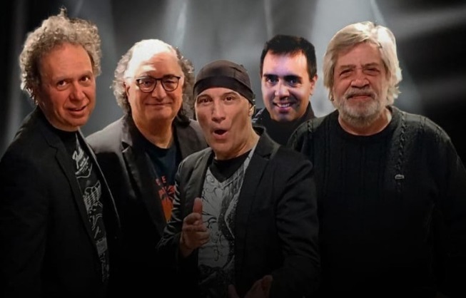 Los Náufragos llegan Posadas en una noche del recuerdo y a puro baile