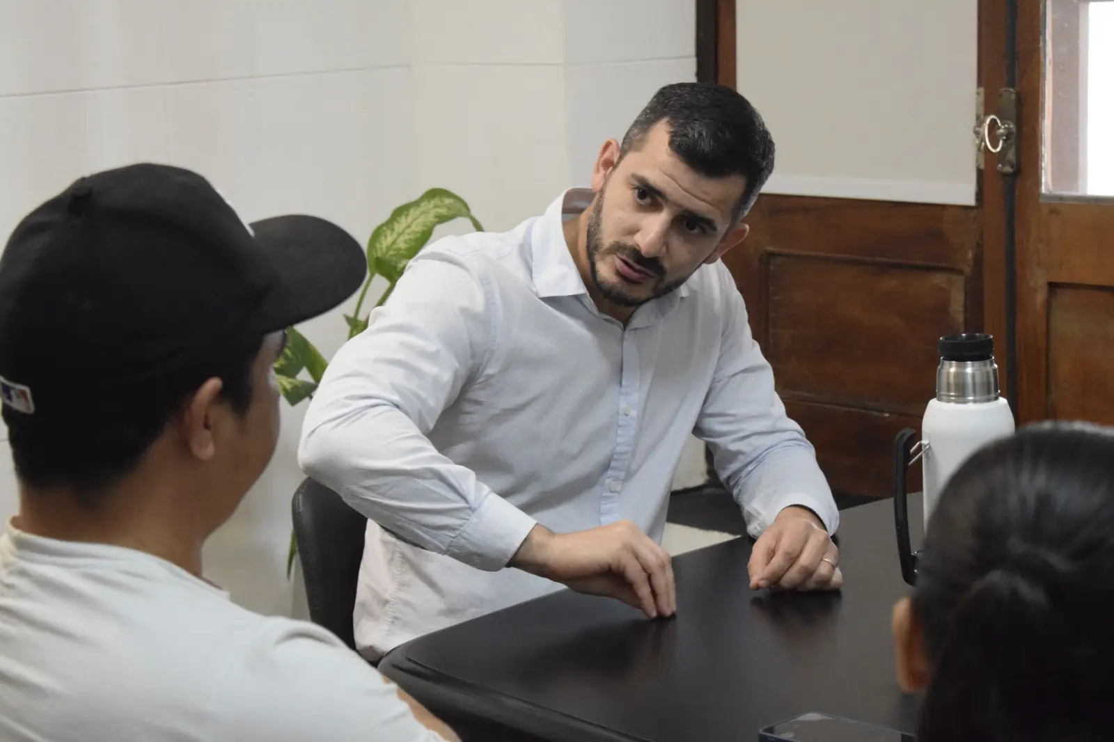 Duro reclamo a Dib por la quita de los ticket canasta