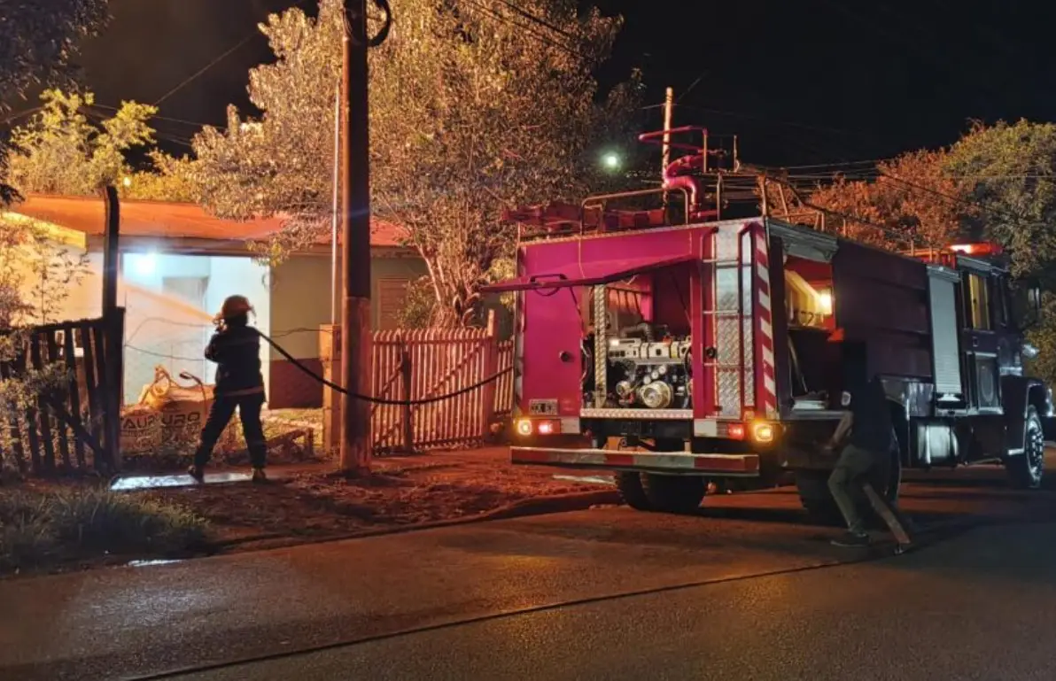 Incendio destruyó por completo dos casas en Eldorado