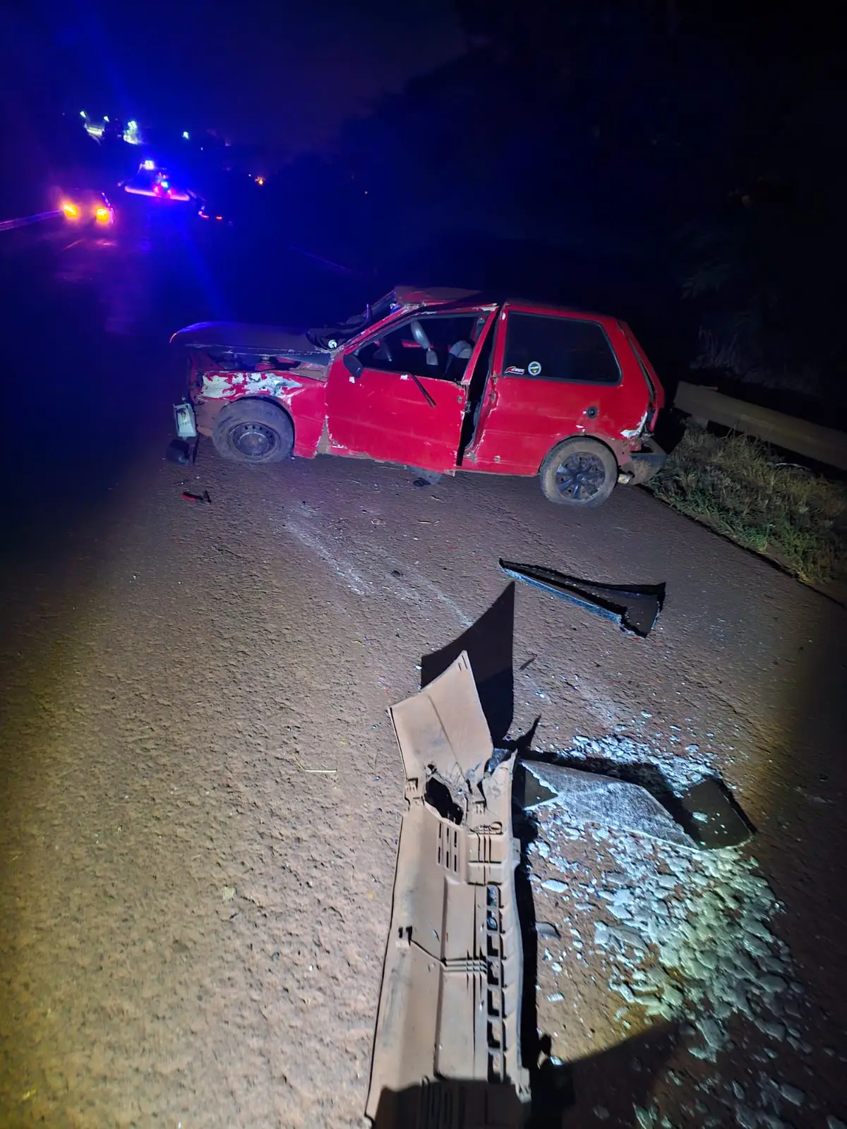 Un automovilista impactó a dos motos, hirió a dos menores y mató a una mujer