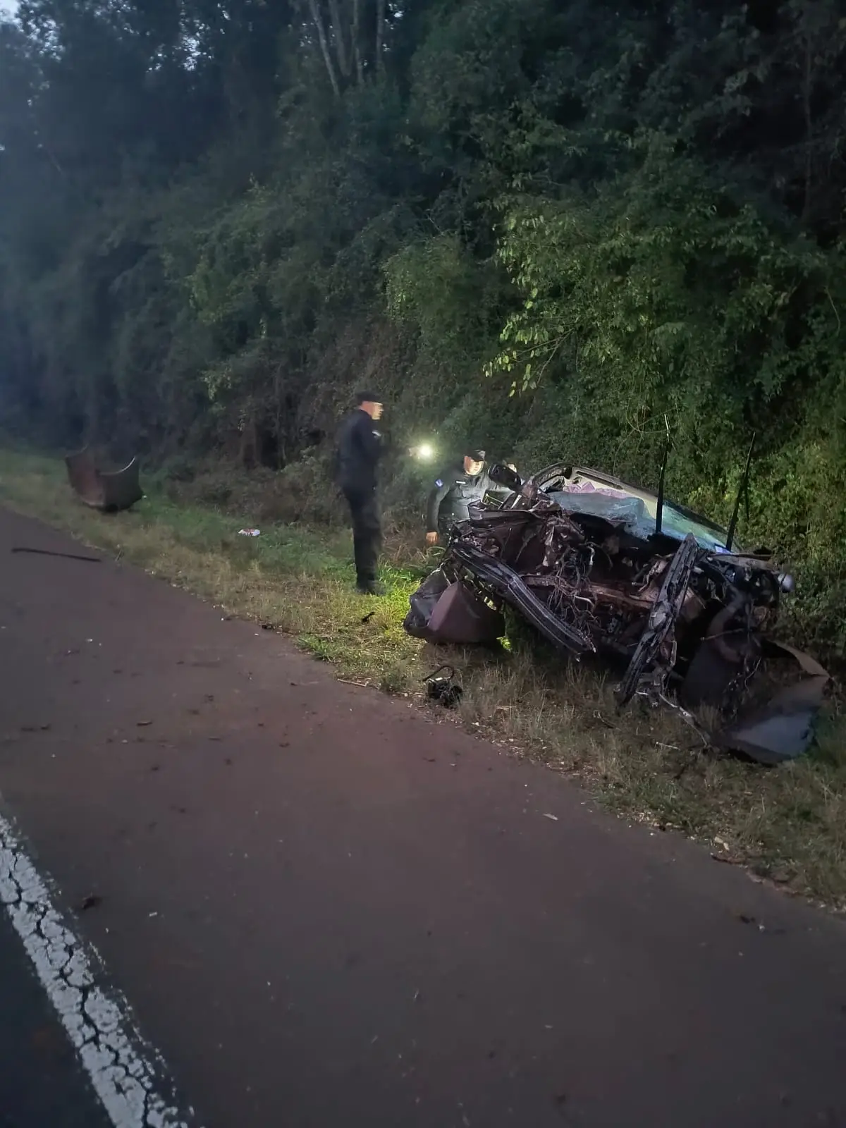 Un joven manejaba ebrio y provocó un grave despiste