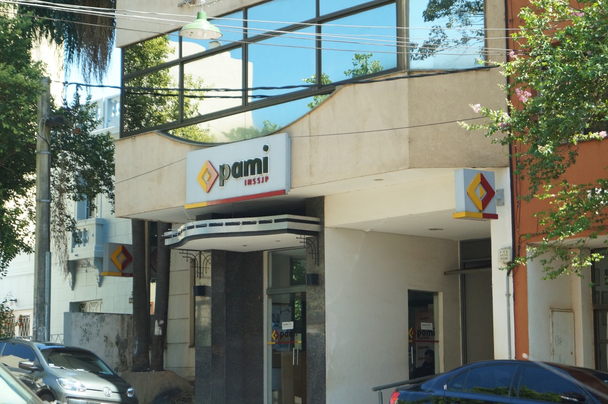 El gobierno recortó el acceso a medicamentos del PAMI a jubilados