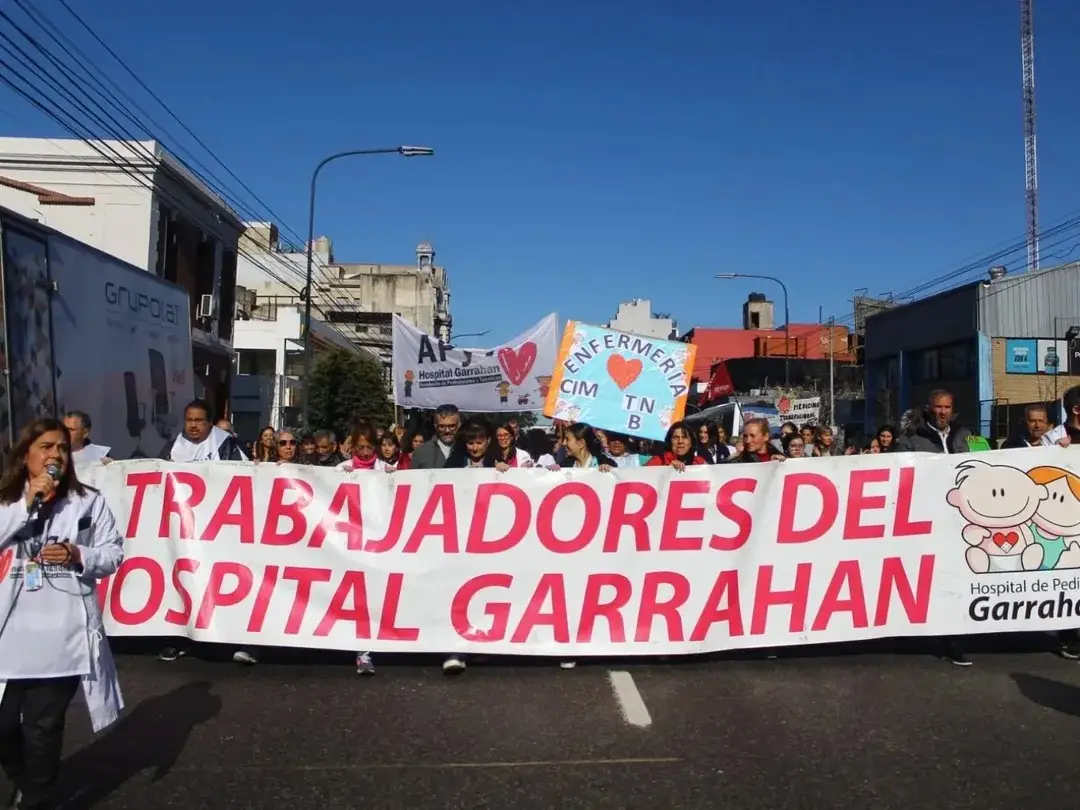 Trabajadores del Garrahan llevan adelante un paro y acusan al Gobierno de querer desmantelar el hospital