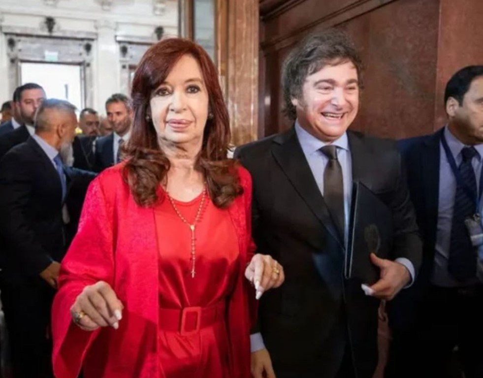 Cruce entre Cristina Kirchner y Milei por el senador detenido en Paraguay