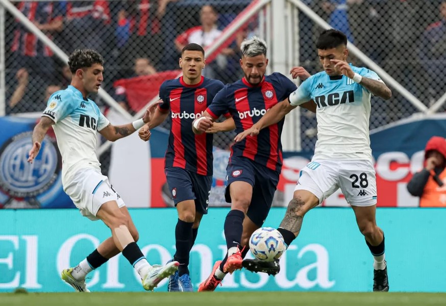 Racing venció a San Lorenzo y quedó a tres puntos de Velez