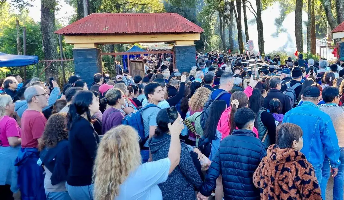 Multitudinaria caminata de fe para celebrar a la Virgen de Fátima