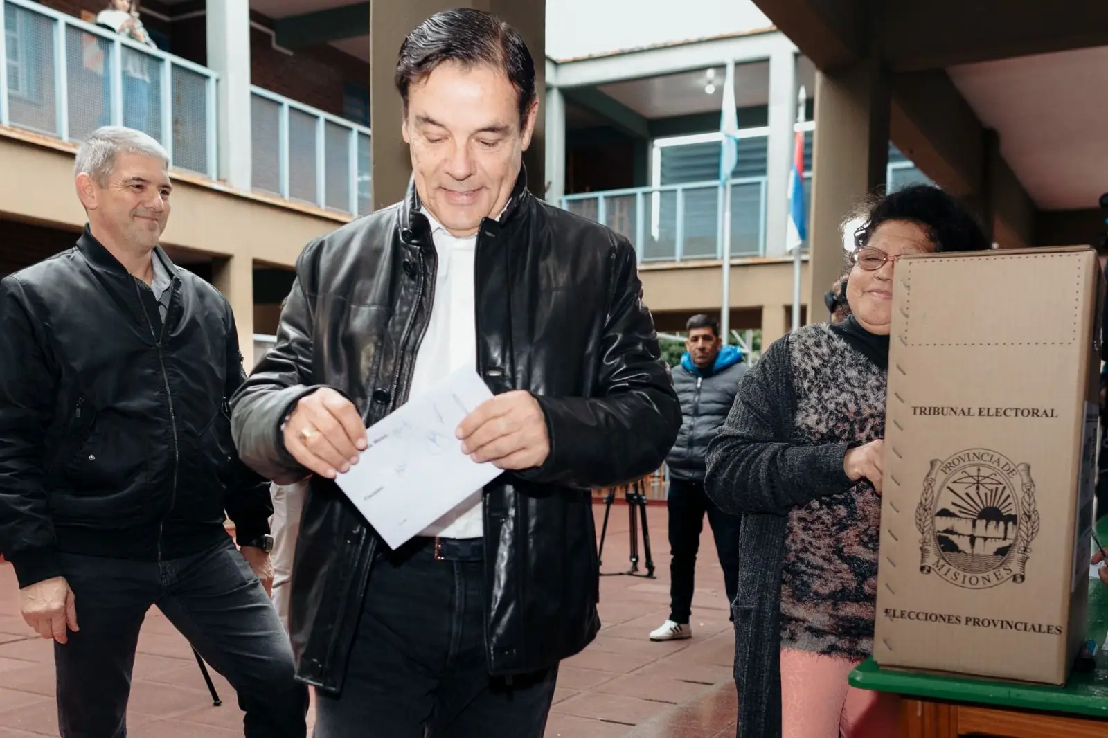 Elecciones en Misiones: Rovira votó en una jornada electoral tranquila