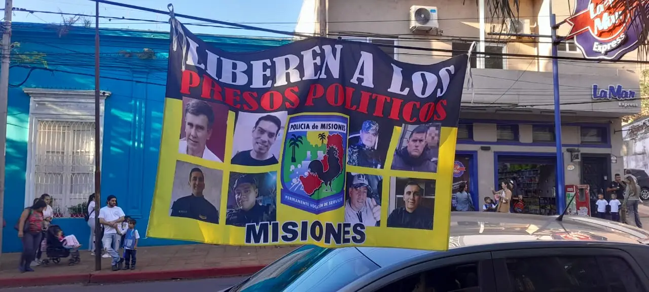 Cuatro expolicías detenidos por supuesta sedición, iniciaron una huelga de hambre