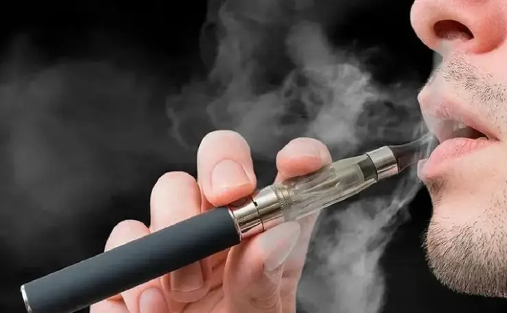 Vapeadores y cigarrillos electrónicos deberán incorporar advertencias de salud