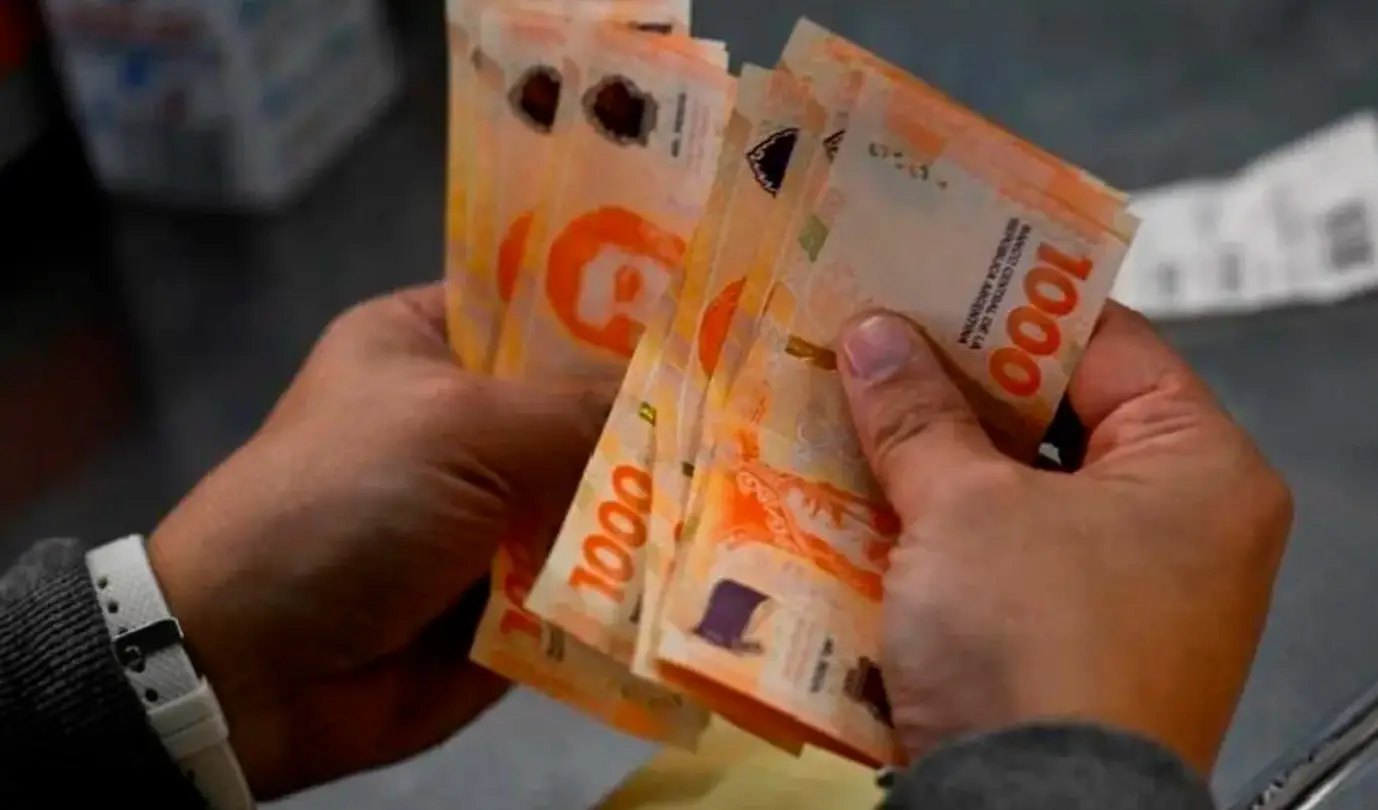 Los salarios registrados cayeron por séptimo mes consecutivo