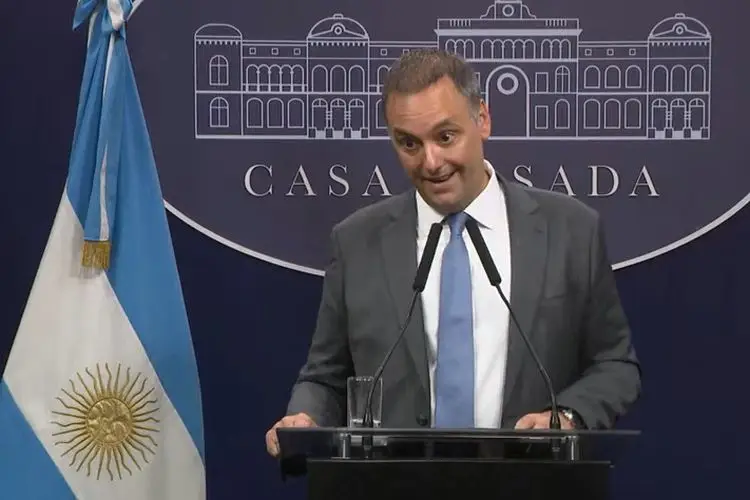 El vocero presidencial Adorni tiene 250 empleados