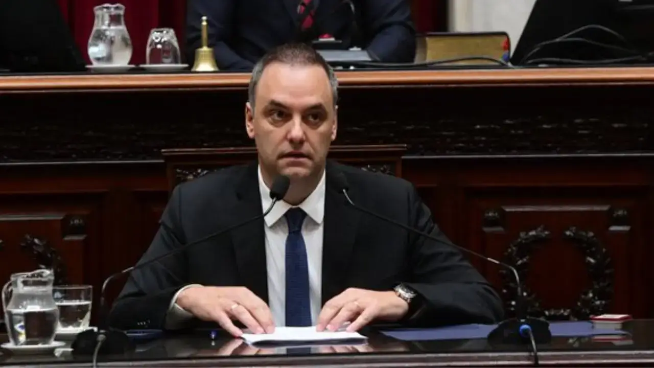 Adorni renunció  y habló de delitos que nadie le había atribuido