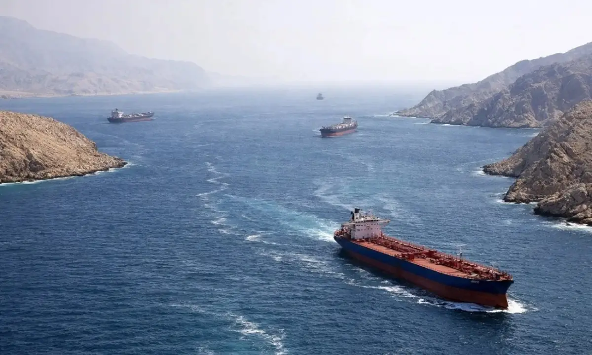 El petróleo roza los US$100, tras bloqueo en Ormuz