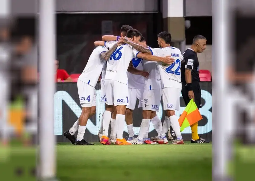 Vélez le ganó a Estudiantes y se afianzó en lo alto de la Zona A