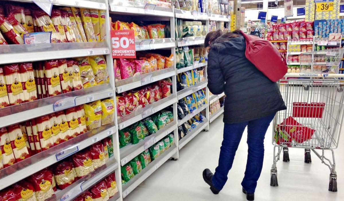 La baja del impuesto PAIS no impactará en el corto plazo en góndolas