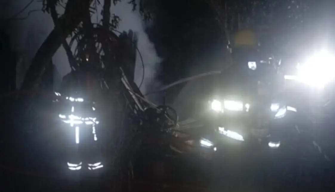 Incendio destruyó un depósito en Jardín América