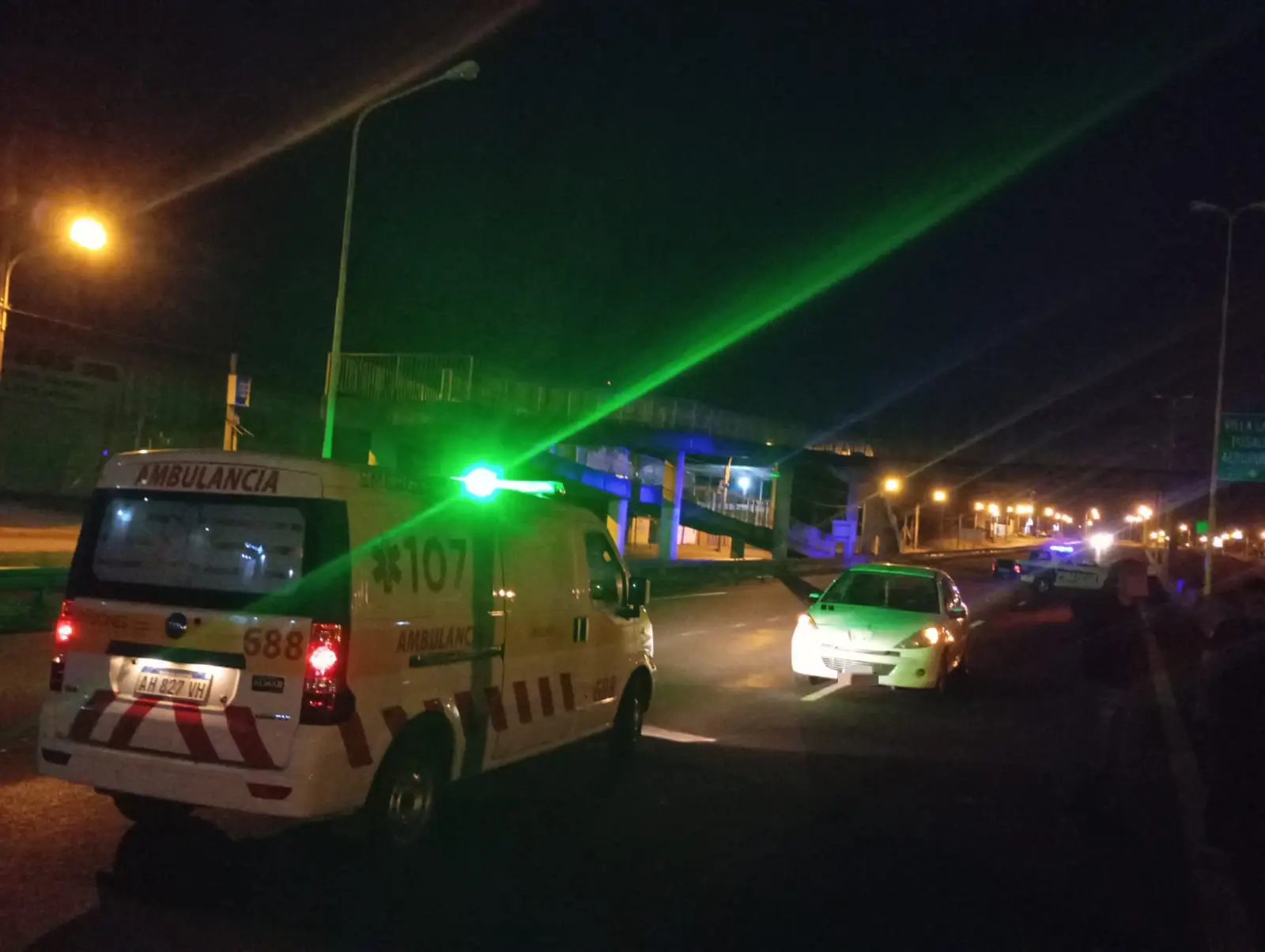 Motociclista atropelló un perro y su acompañante resultó herida