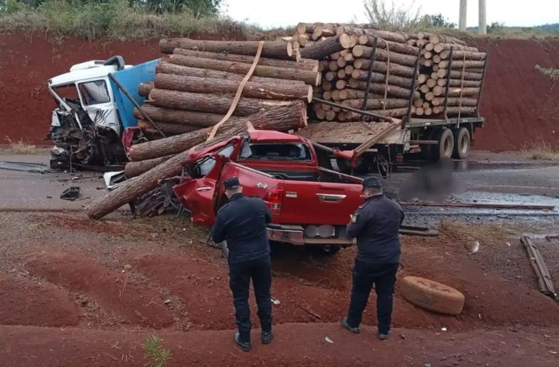Amenazó a su expareja, robó una camioneta y protagonizó un choque que dejó tres muertos